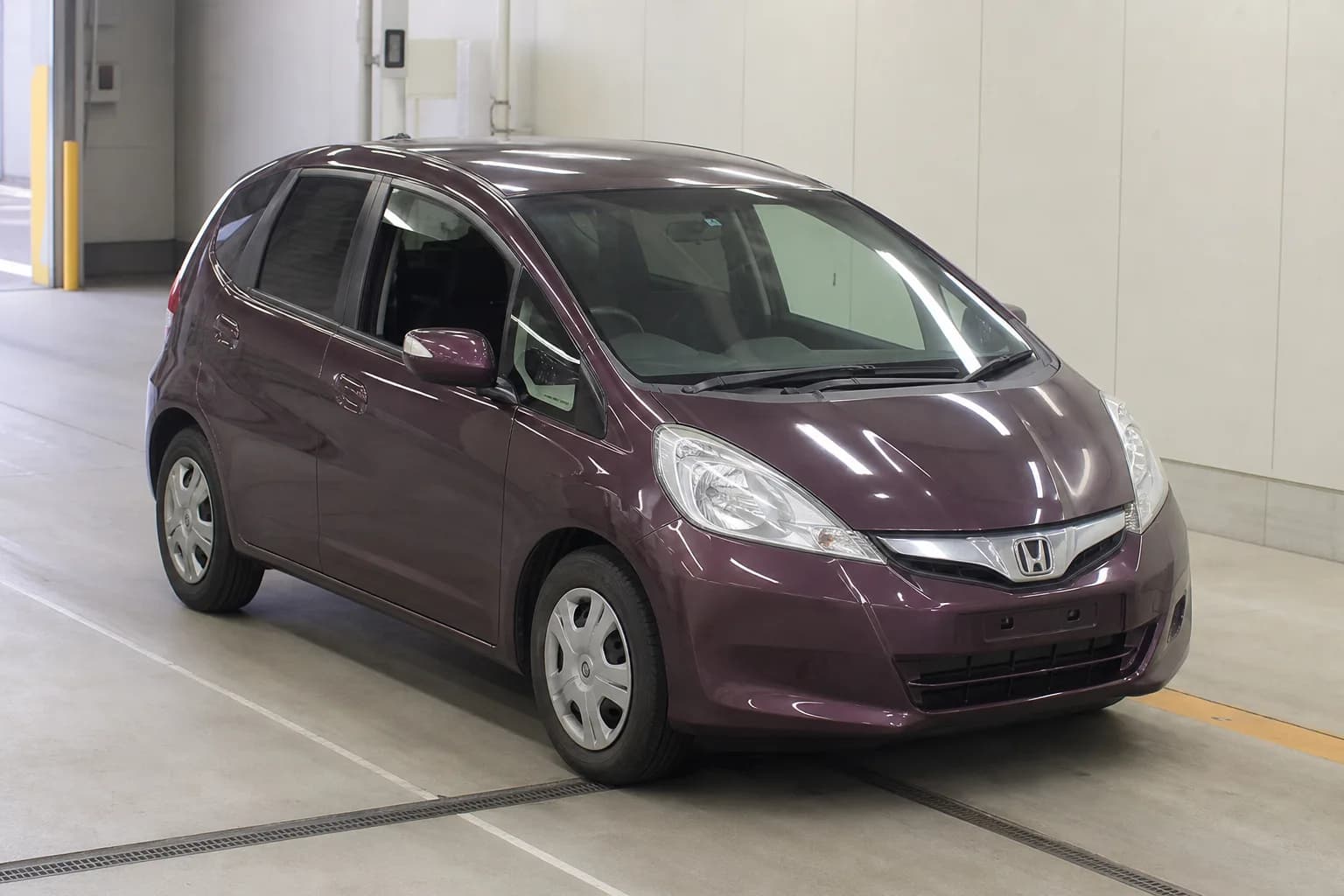 Honda Fit 2013 года, компактный хэтчбек