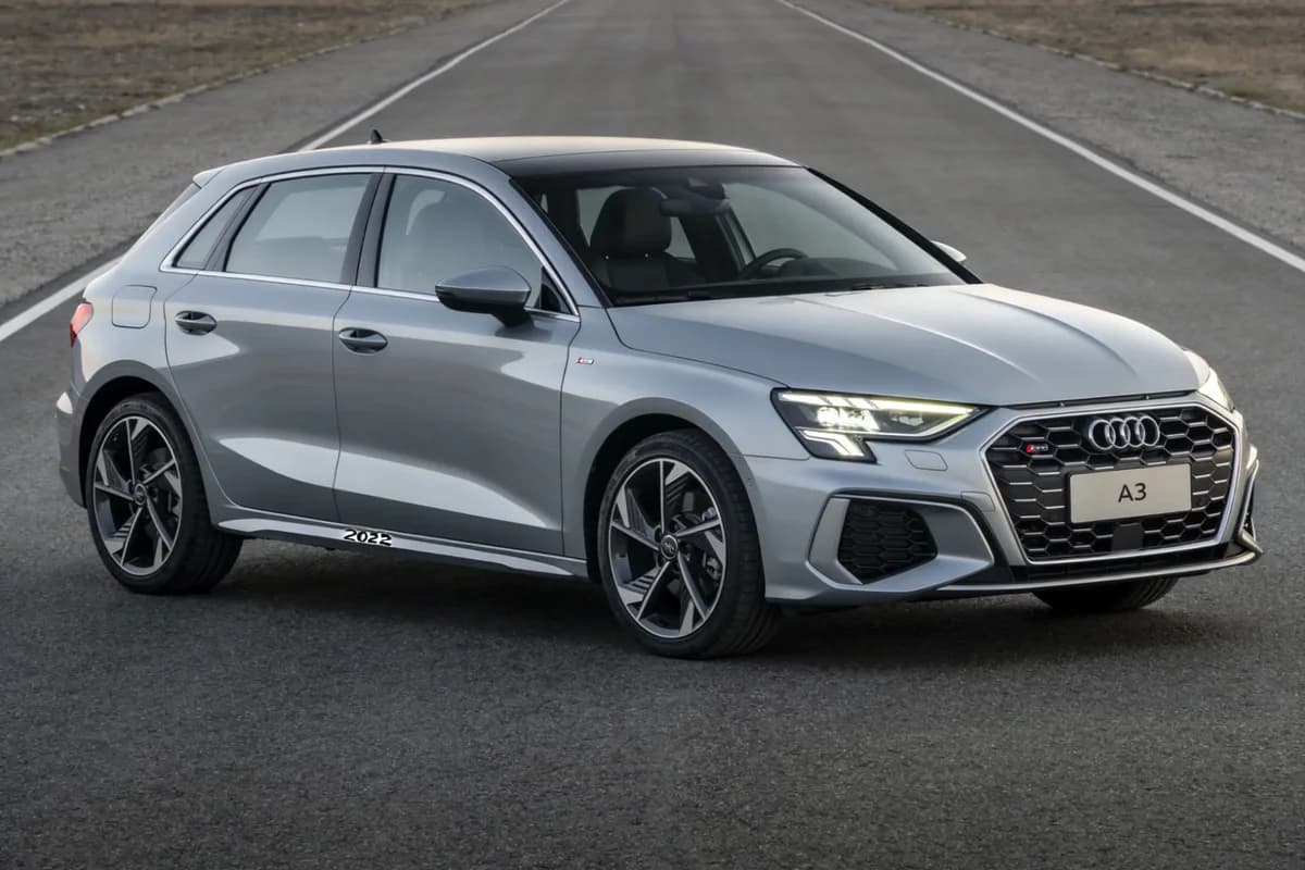 Audi A3 2022 года, компактный седан или хэтчбек