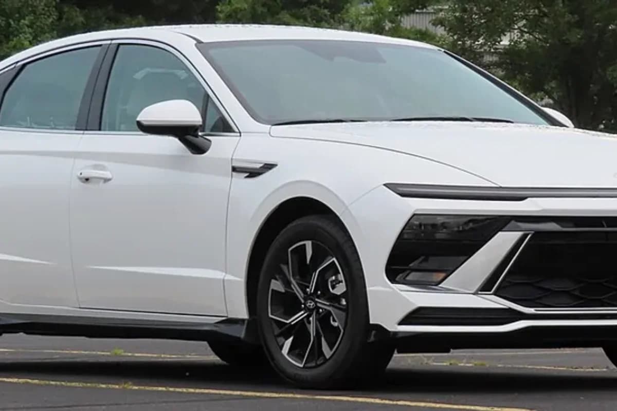 Hyundai Sonata 2022 года, седан бизнес-класса