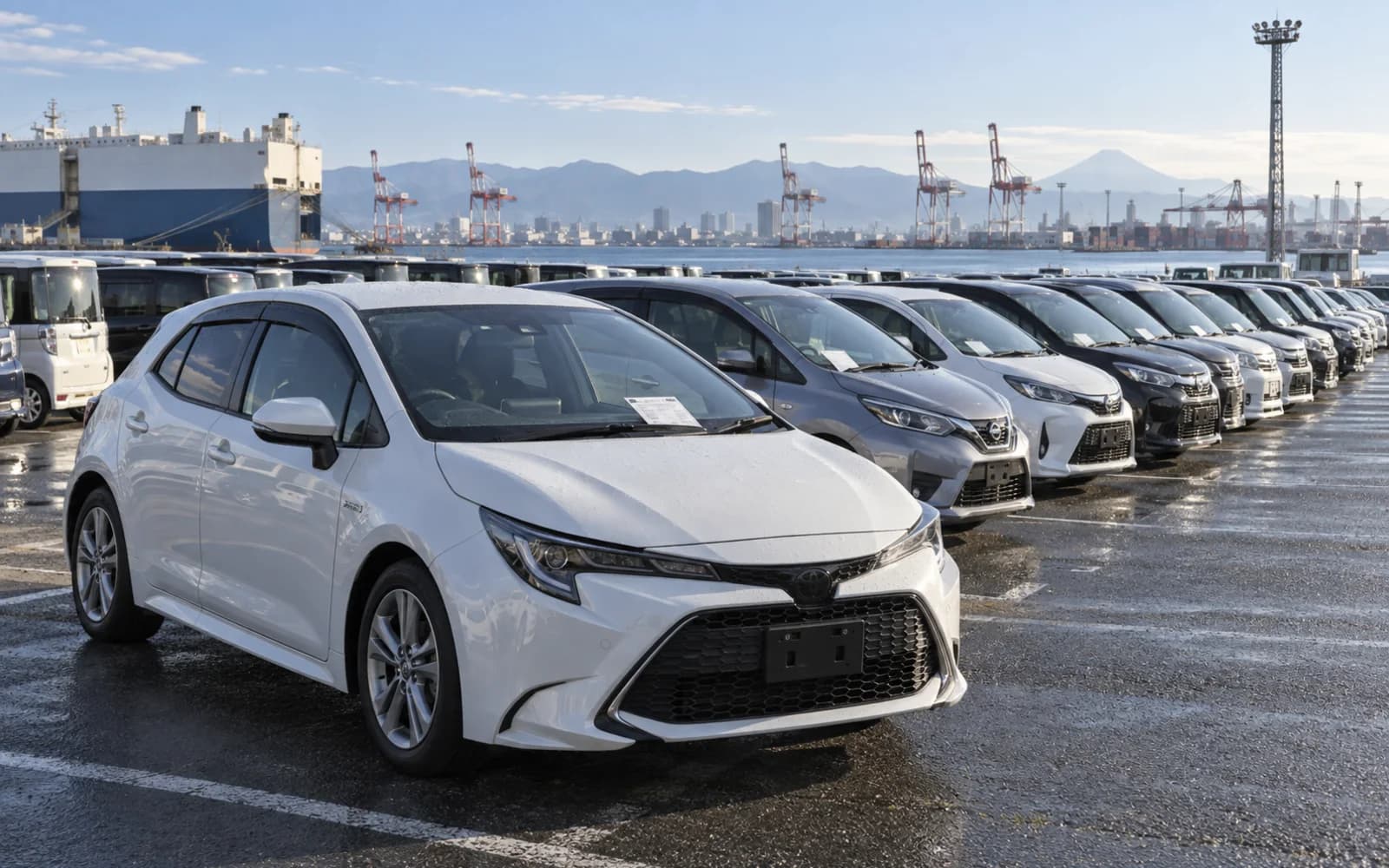 Автомобили на японской аукционной площадке перед экспортом