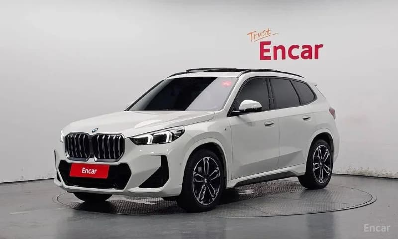Белый BMW X1 sDrive18d M Sport 2024 года, фото объявления ACJ