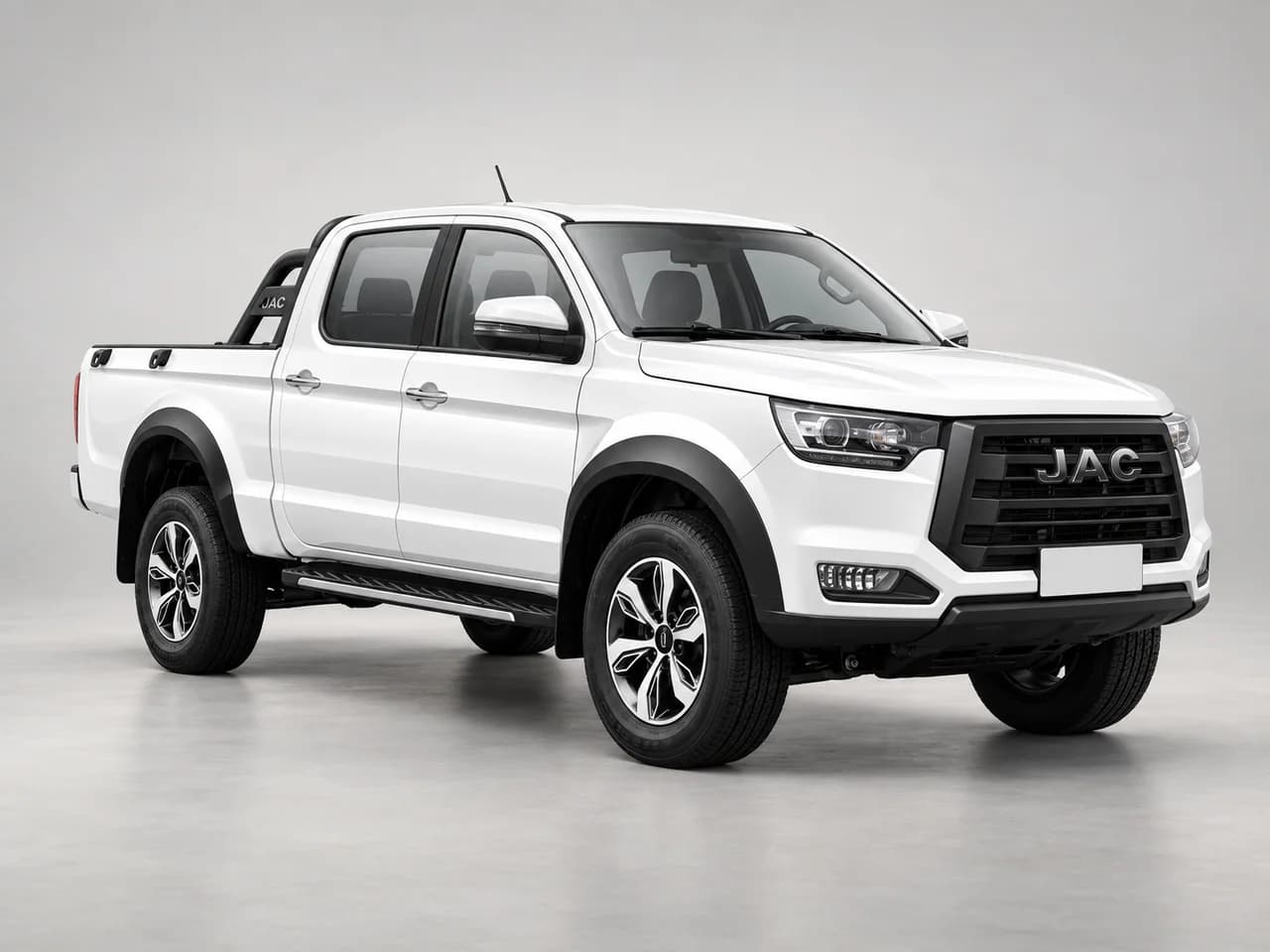 Белый двухрядный пикап JAC T8