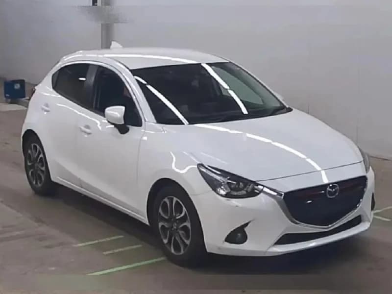 Белая Mazda Demio 2016 года из объявления Japan Trade
