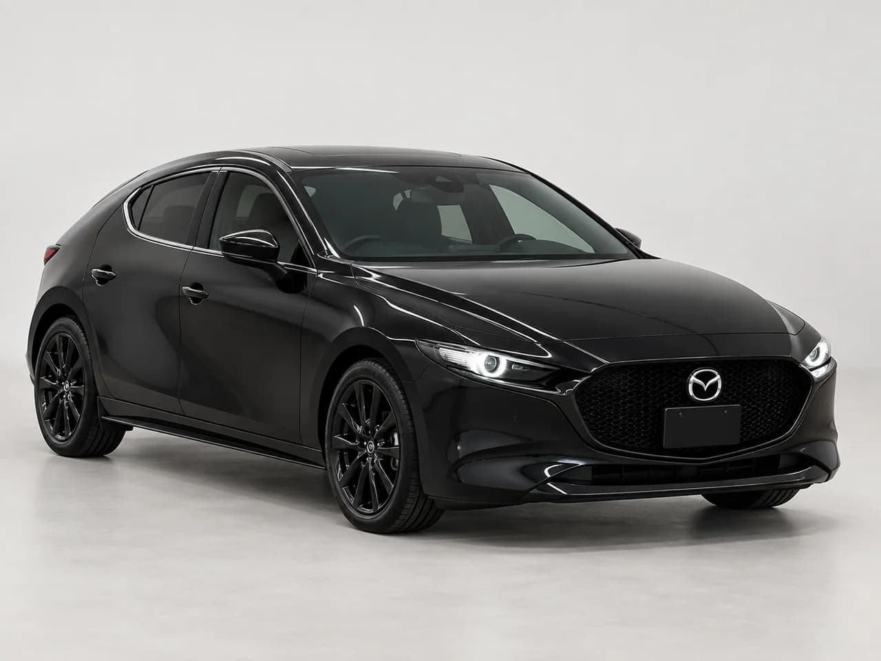 Чёрная Mazda3 BP в кузове пятидверный хэтчбек