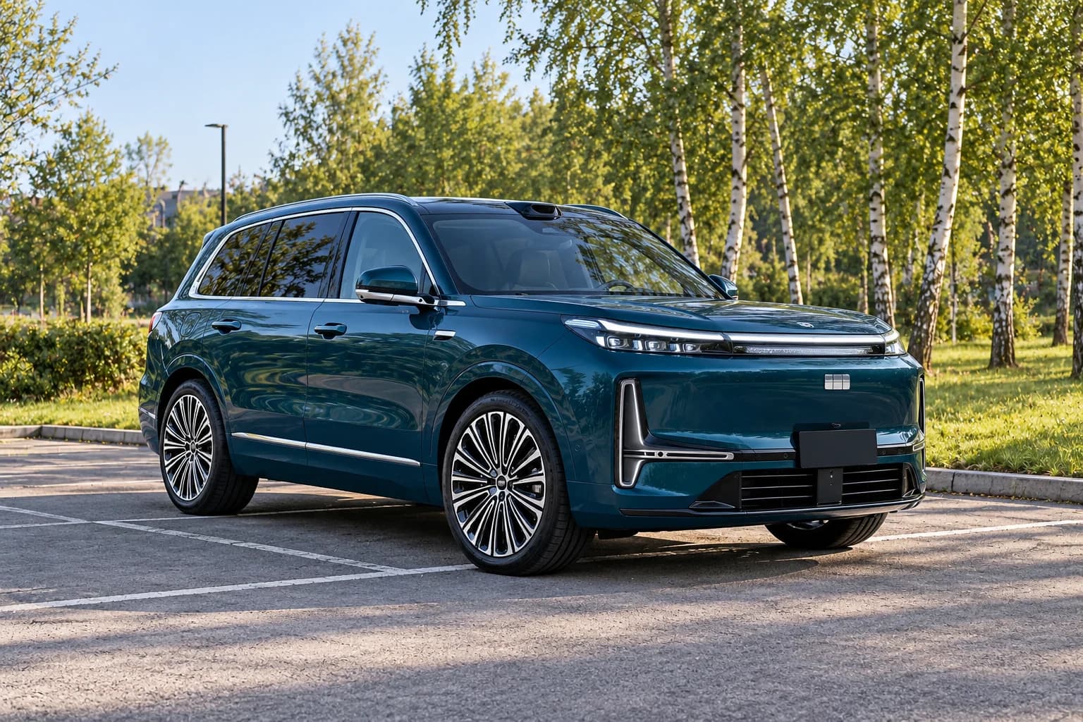 Иллюстрация синего Geely Galaxy M9 на загородной парковке