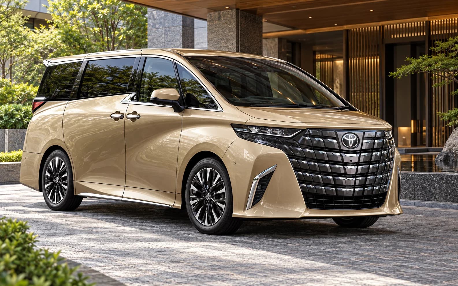 Toyota Alphard 2023 года с видимой эмблемой Toyota