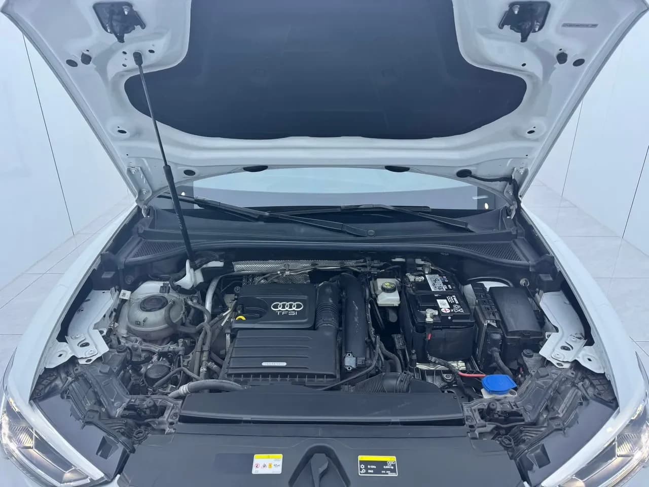 Моторный отсек Audi Q3, турбомотор TFSI