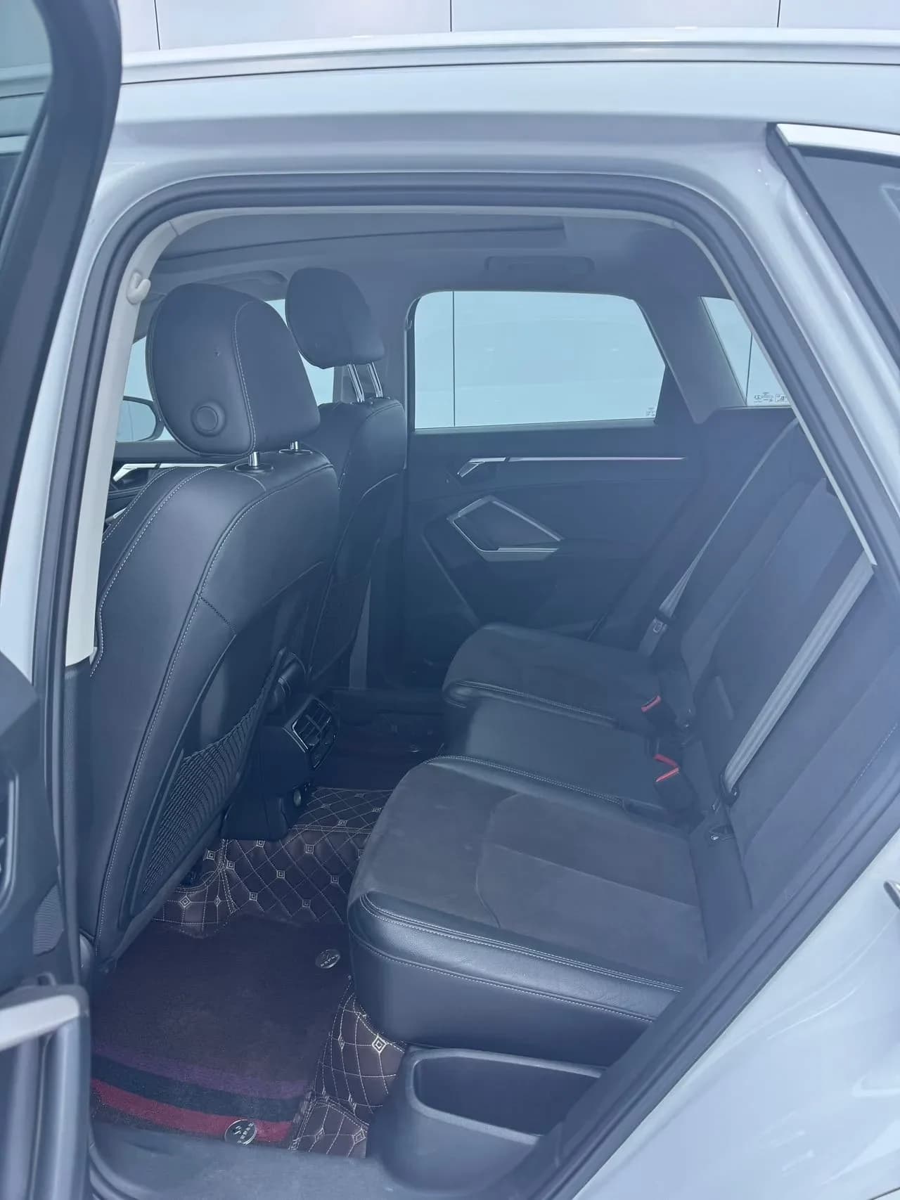 Задний ряд Audi Q3, колёсная база 2680 мм