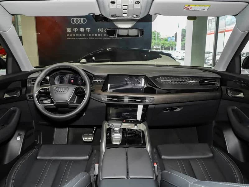 Передняя панель и руль Audi Q6 40 TFSI 2026
