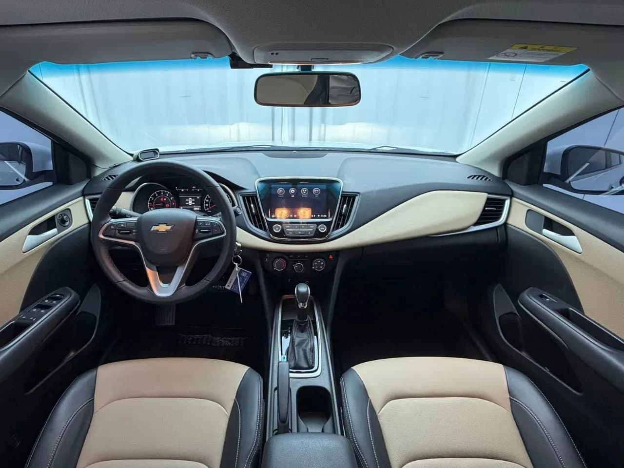 Салон Chevrolet Monza: передняя панель и руль