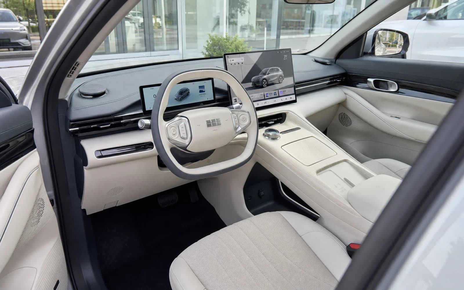 Передняя часть салона Geely Galaxy E5 2026