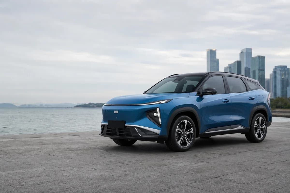 Geely Galaxy L7 EM-i сбоку