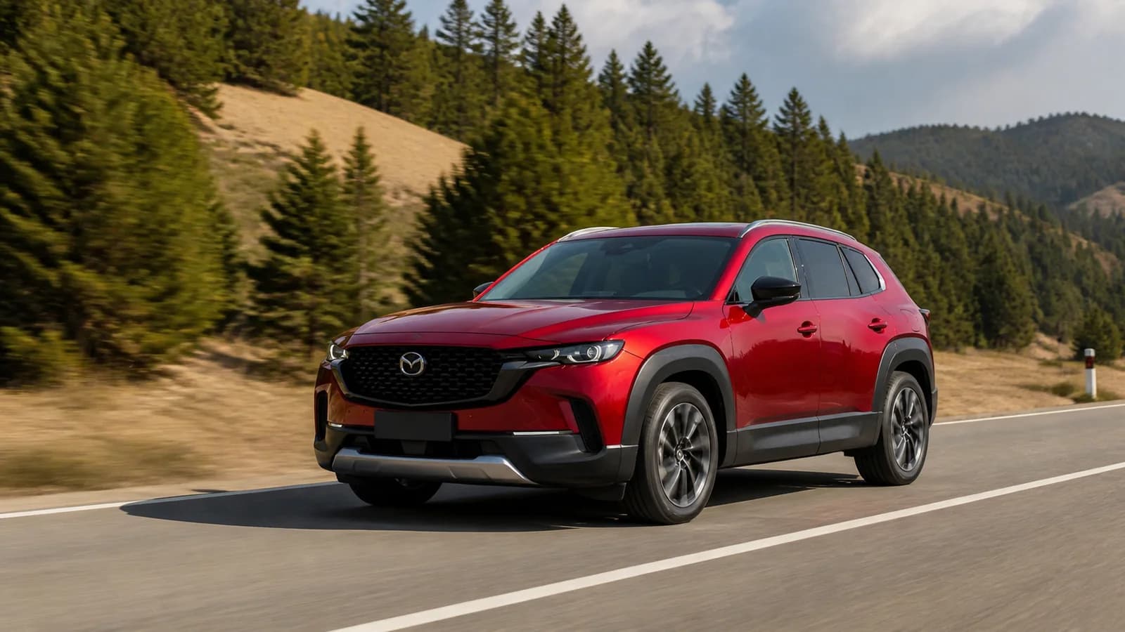 Mazda CX-50 на дороге