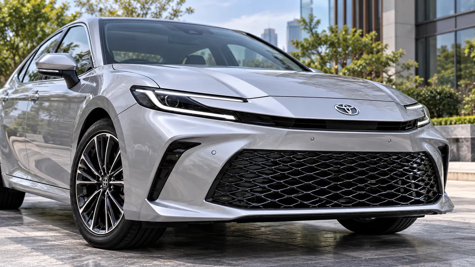 Передняя оптика и эмблема китайской Toyota Camry XV80