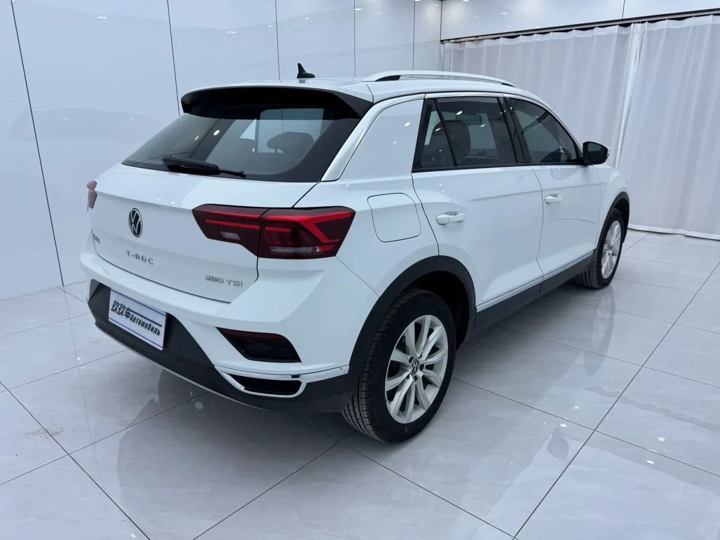 Volkswagen T-Roc сзади: кроссовер из Китая