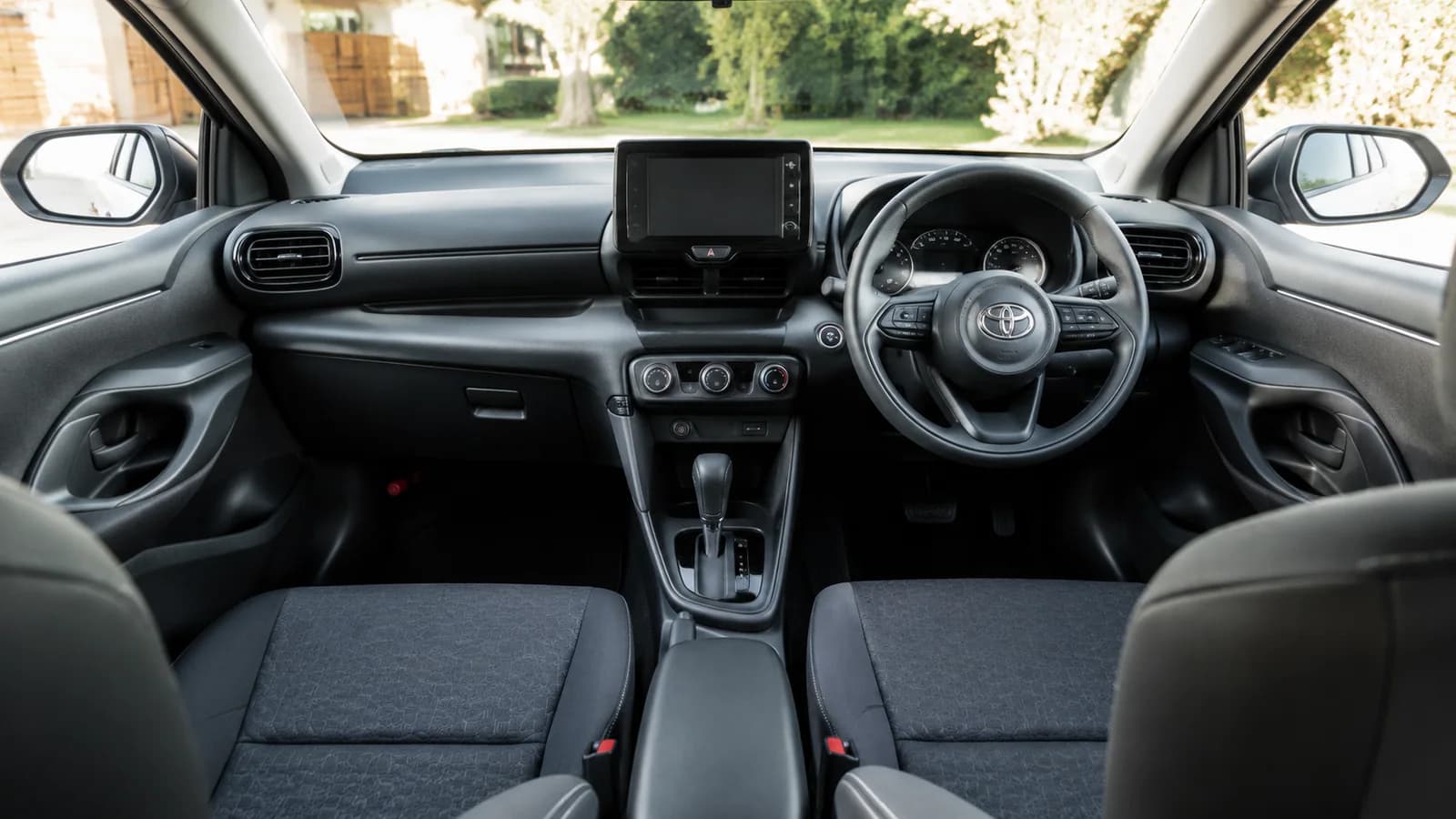 Салон Toyota Yaris