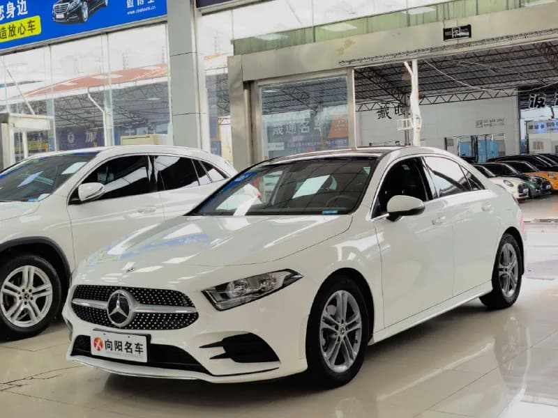 Mercedes-Benz A180L