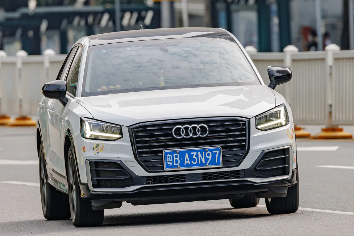 Audi Q2L 2022 года, автомобиль до 2,5 млн рублей