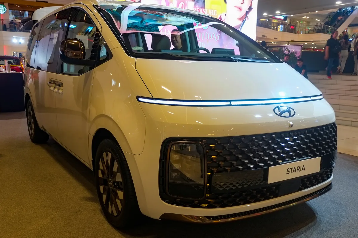 Hyundai Staria 2025 года — автомобиль от 5 млн рублей