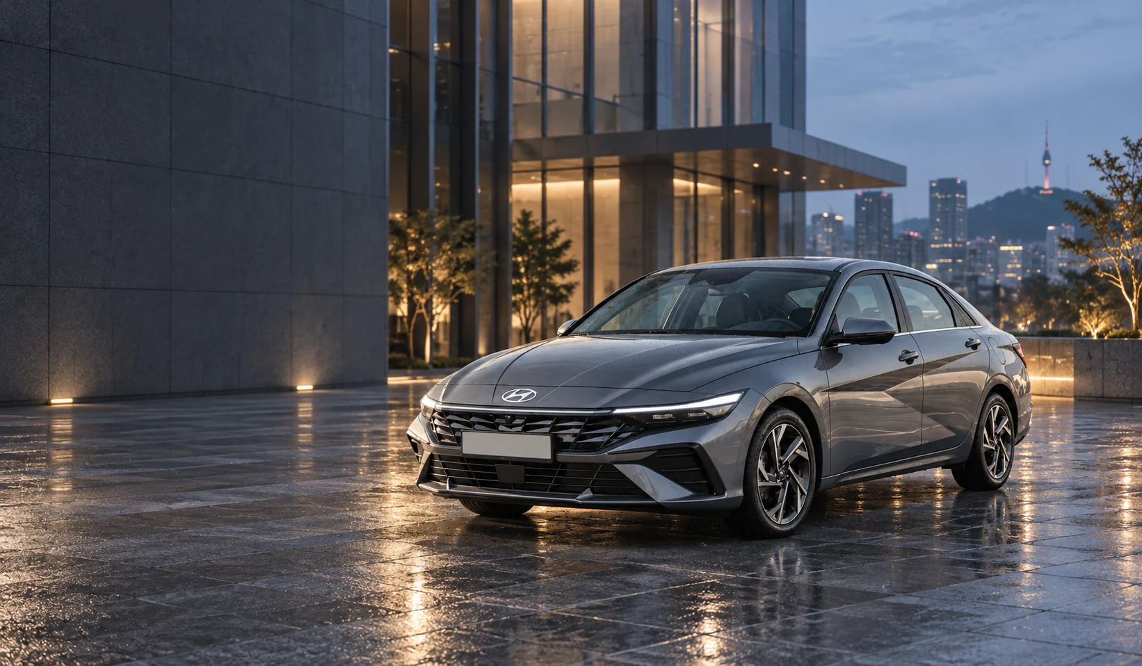 Графитовый Hyundai Elantra Avante у современной архитектуры Сеула