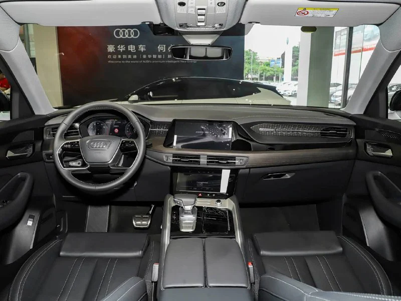 Передняя панель и руль Audi Q6 40 TFSI 2026