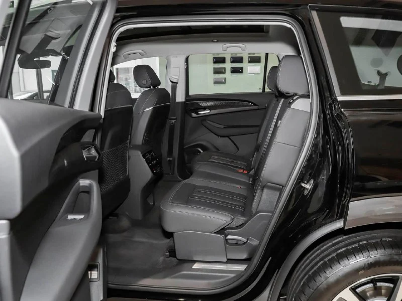 Второй ряд сидений Audi Q6 40 TFSI 2026