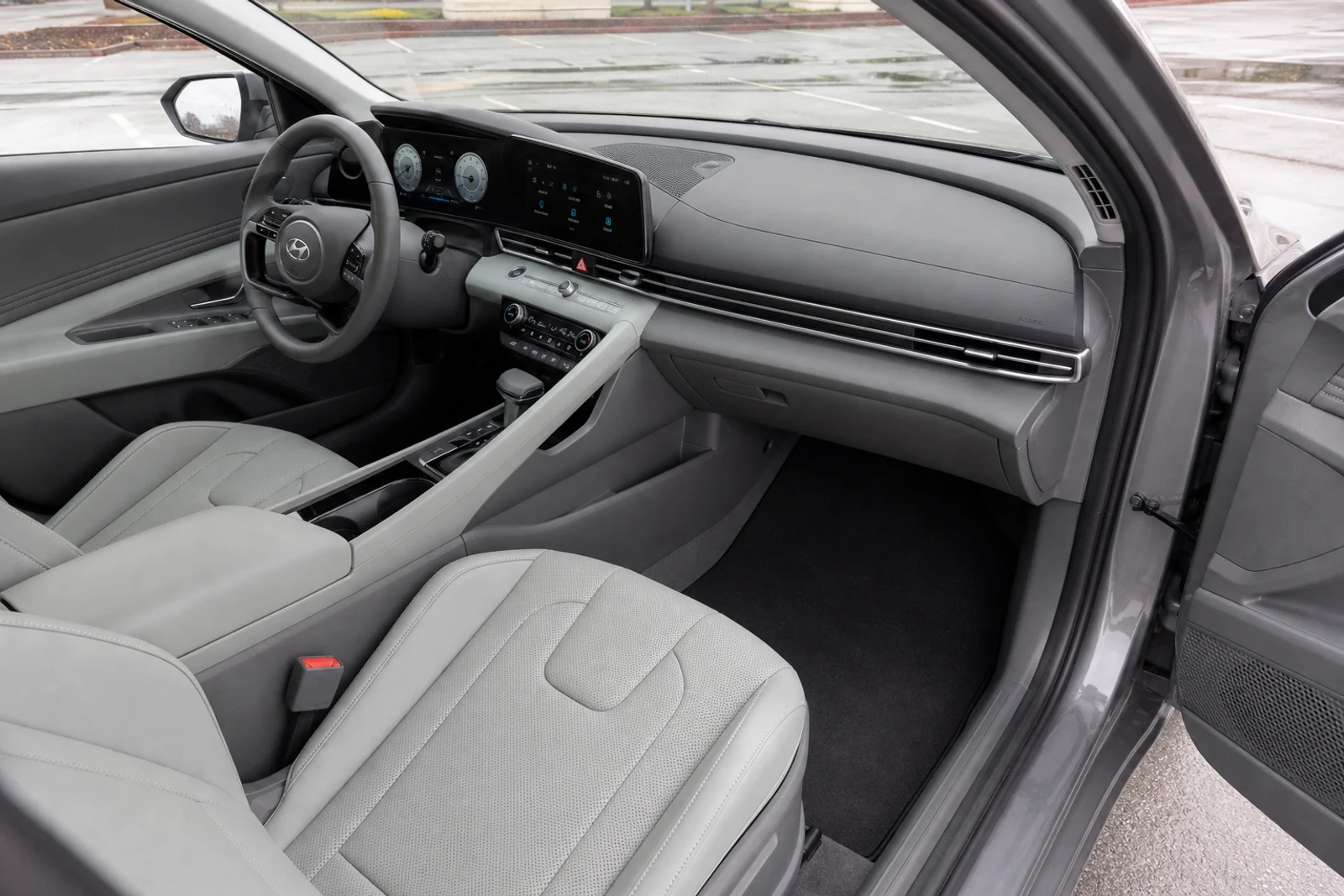 Салон Hyundai Avante Inspiration с левым рулём