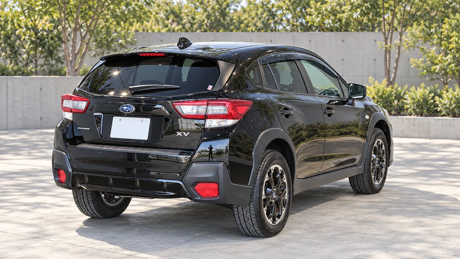 Задняя часть Subaru XV GT3 с заводскими фонарями и пластиковыми защитными элементами