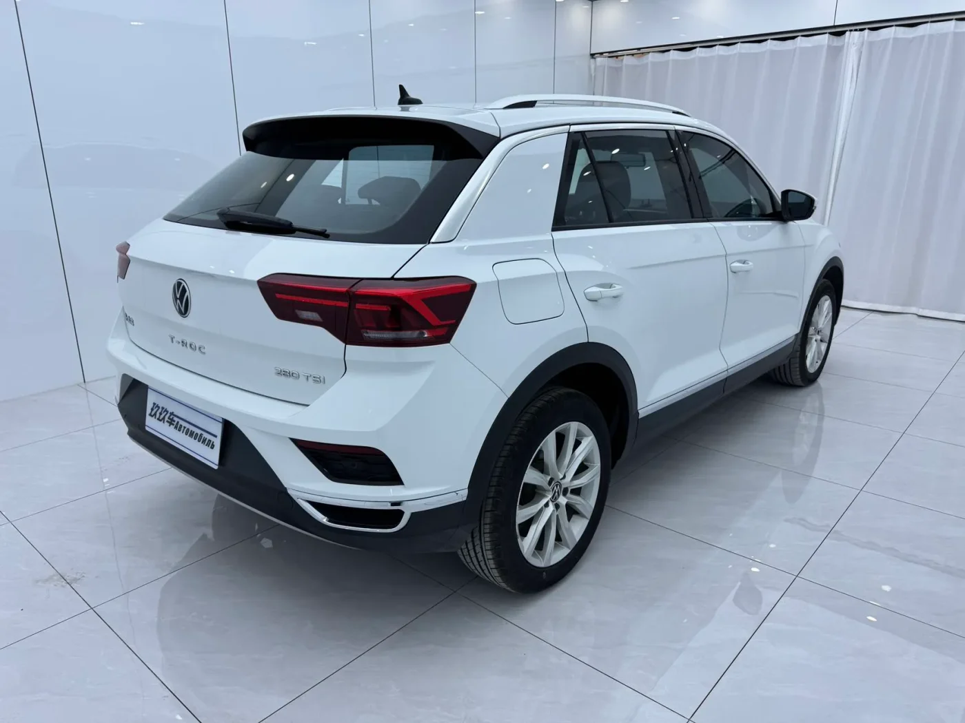 Volkswagen T-Roc сзади: кроссовер из Китая