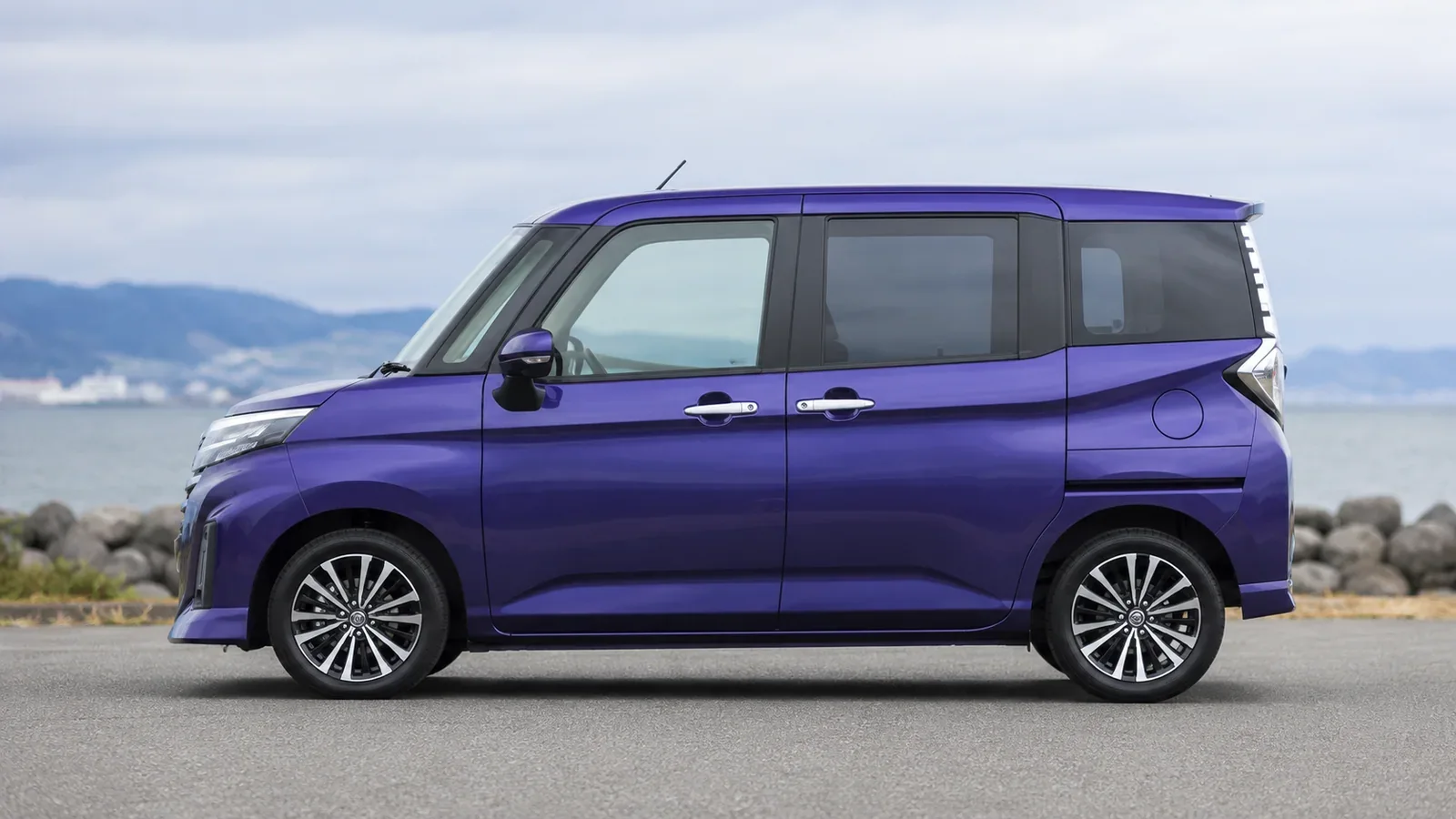 Toyota Roomy: другой ракурс