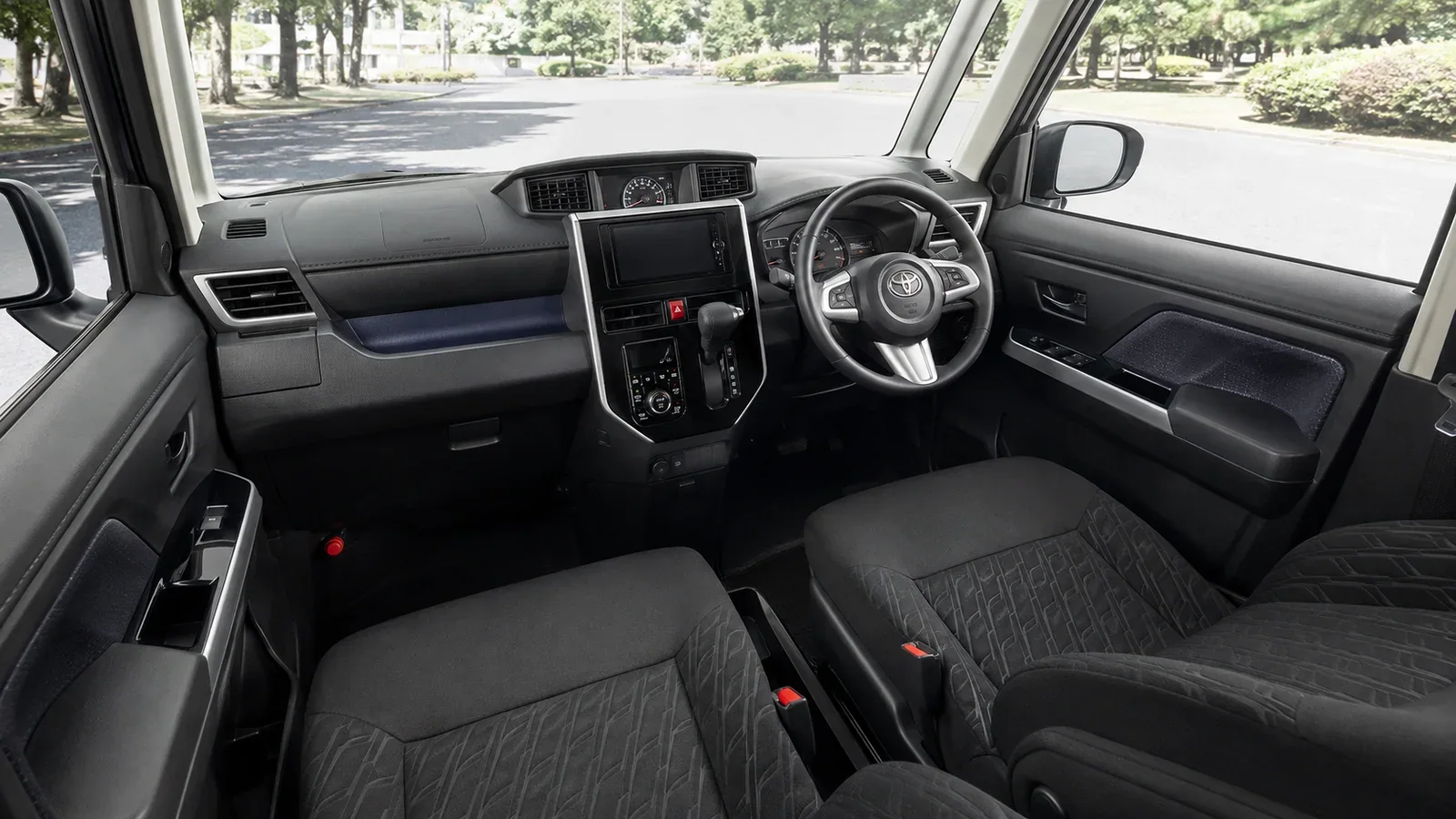 Toyota Roomy: салон