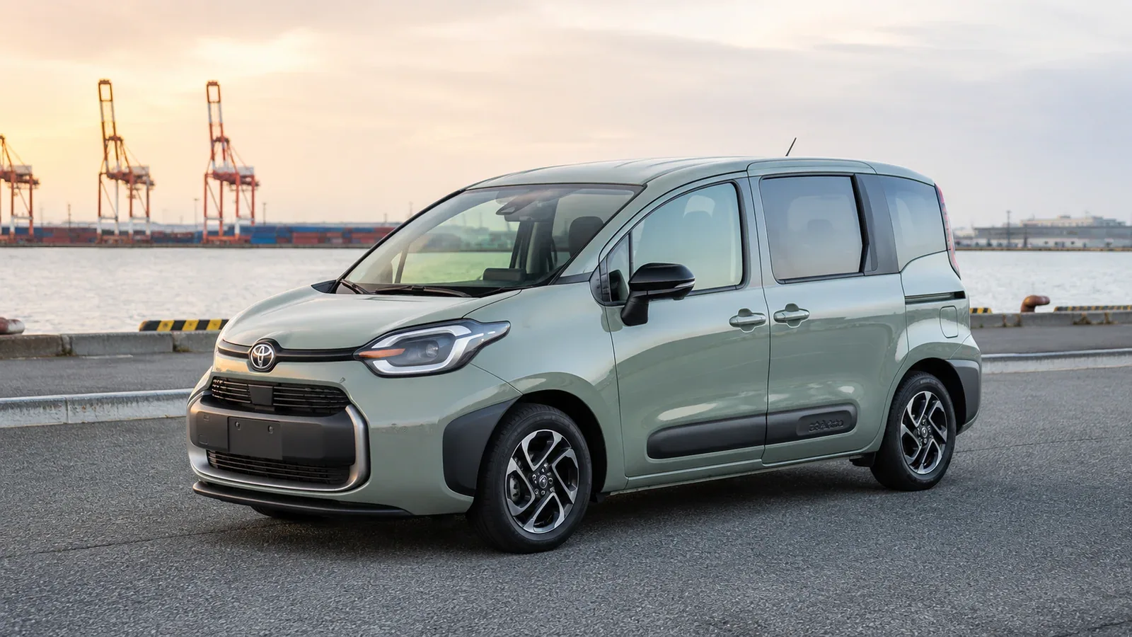Toyota Sienta, внешний вид автомобиля