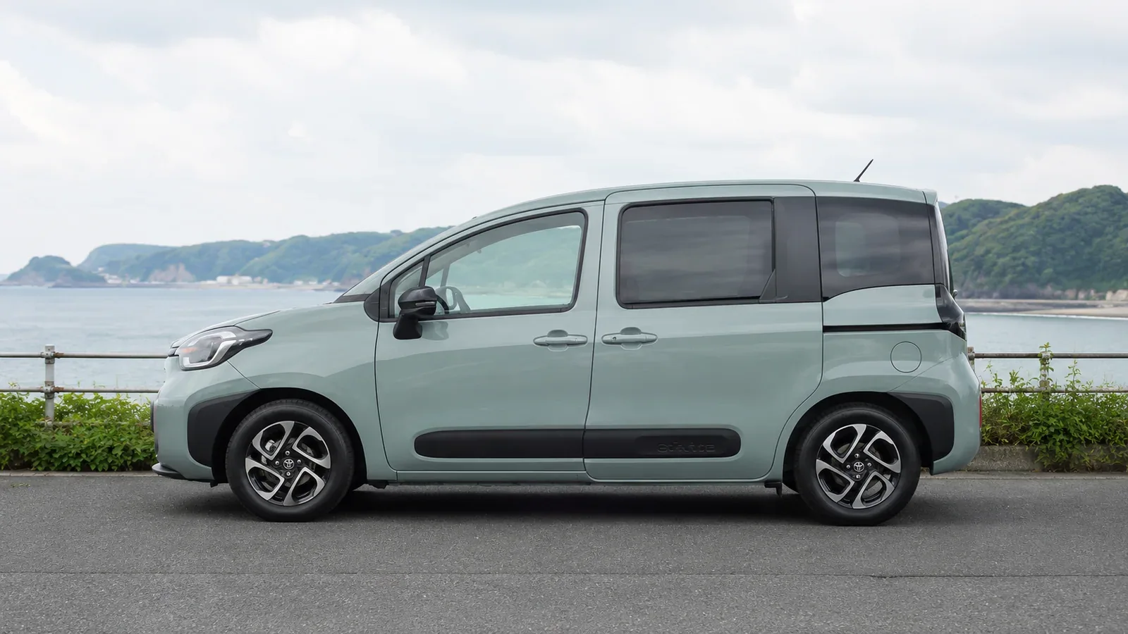 Toyota Sienta: другой ракурс