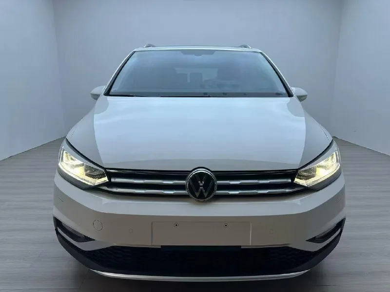 Volkswagen Touran L Cross Edition