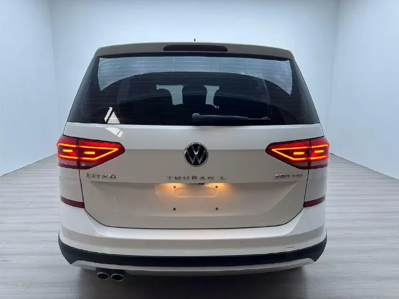 Volkswagen Touran L Cross Edition