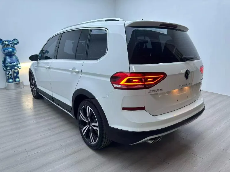 Volkswagen Touran L Cross Edition