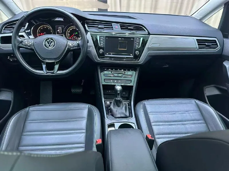 Volkswagen Touran L Cross Edition