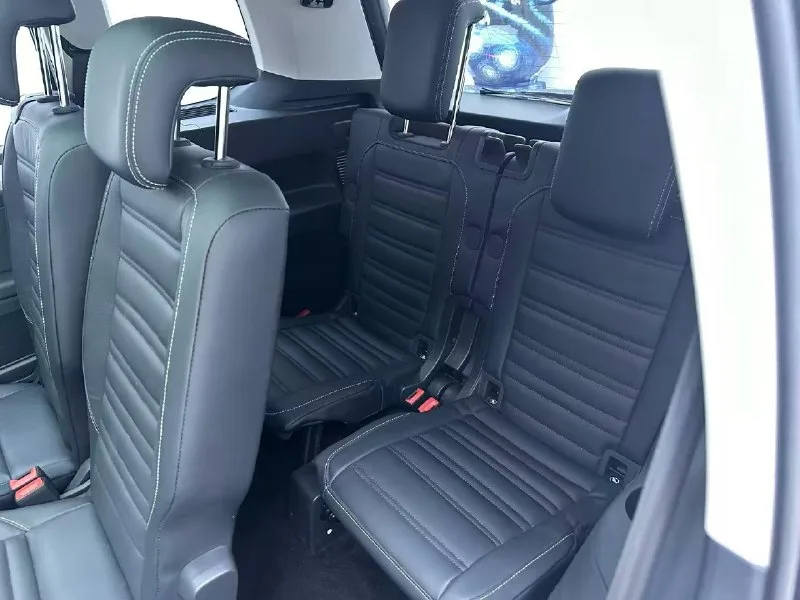 Volkswagen Touran L Cross Edition