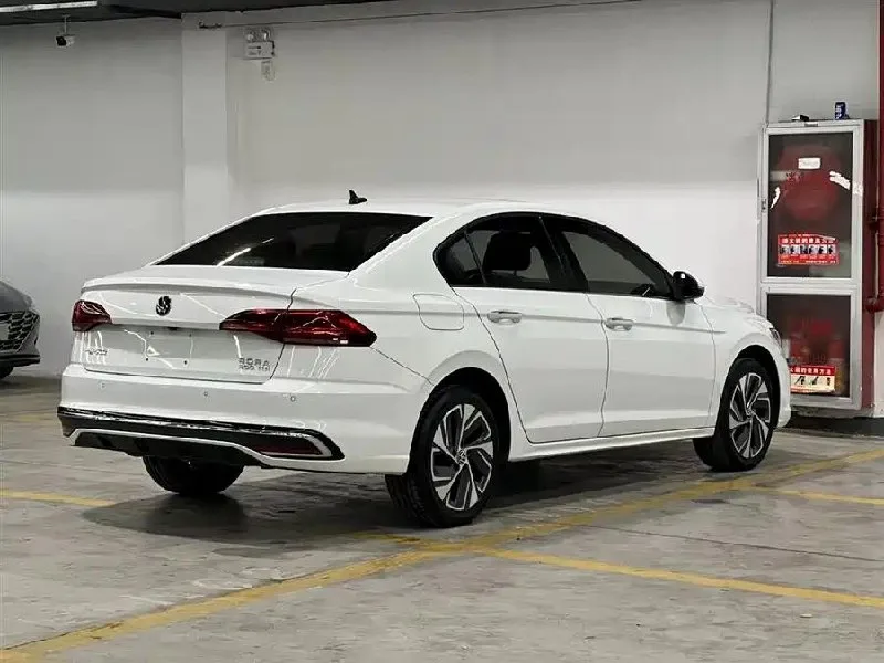 Volkswagen Bora 200TSI