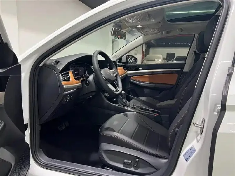 Volkswagen Bora 200TSI