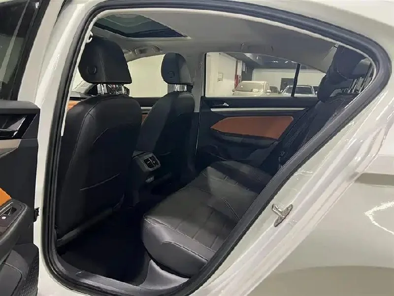 Volkswagen Bora 200TSI