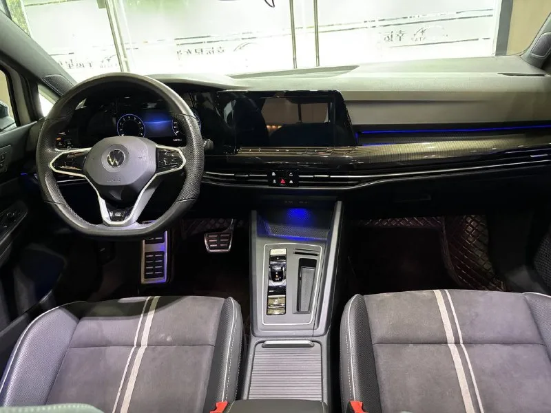 Volkswagen Golf R-Line