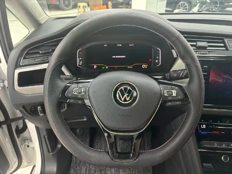 Volkswagen Touran L Cross Edition