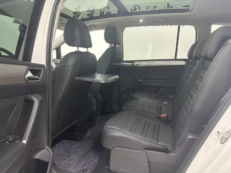 Volkswagen Touran L Cross Edition