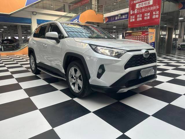 Toyota RAV4 2021 из Китая